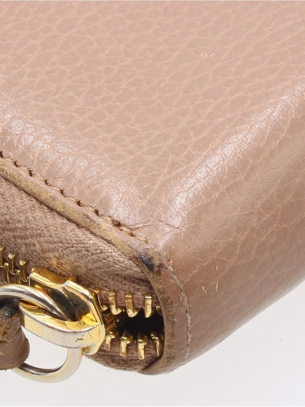 Gucci Taupe Pebbled Leather Zip Wallet with Gold GG - Picture 6 of 12